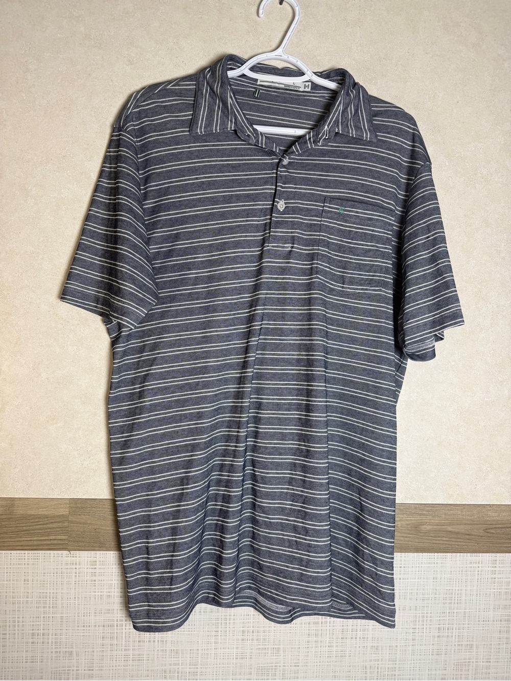 Criquet Men's Gray Striped Polo